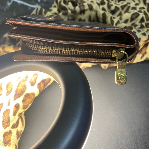 Louis Vuitton Monogram Canvas Wallet - Picture 2 of 6